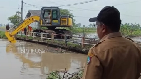PUPR Jombang Bersihkan Sangkrah Sungai di Afvour Watudakon Kesamben