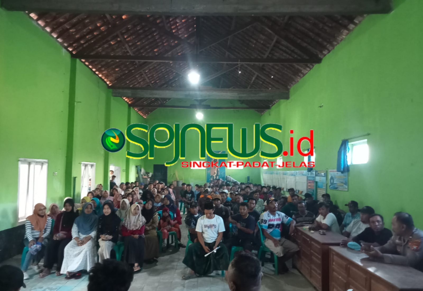 Geruduk Kantor Desa, Warga Mojoduwur Nganjuk Tagih Janji Pengusaha Tambang Galian C