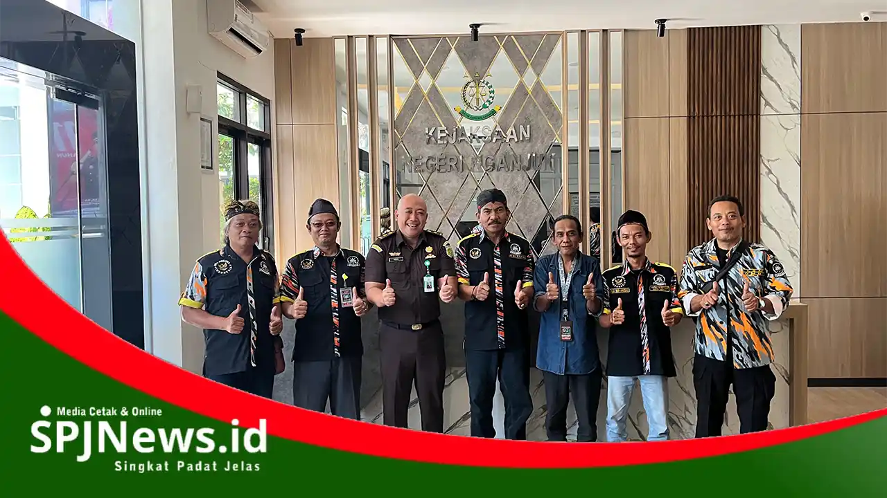 LSM GMBI NGANJUK, Sambangi Kantor Kejaksaan Negeri Nganjuk.
