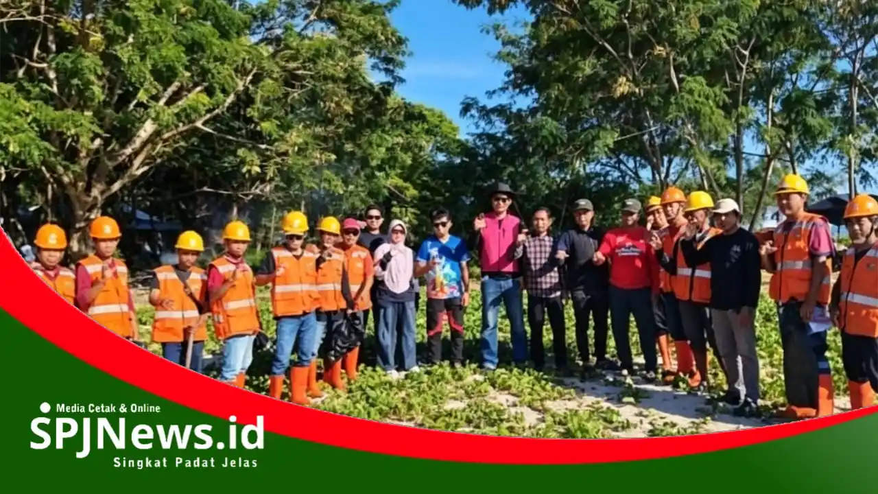 Jaga Destinasi Wisata Tetap Asri, Dinas Pariwisata Takalar Kolaborasi DLHP Bersihkan Pulau Sanrobengi