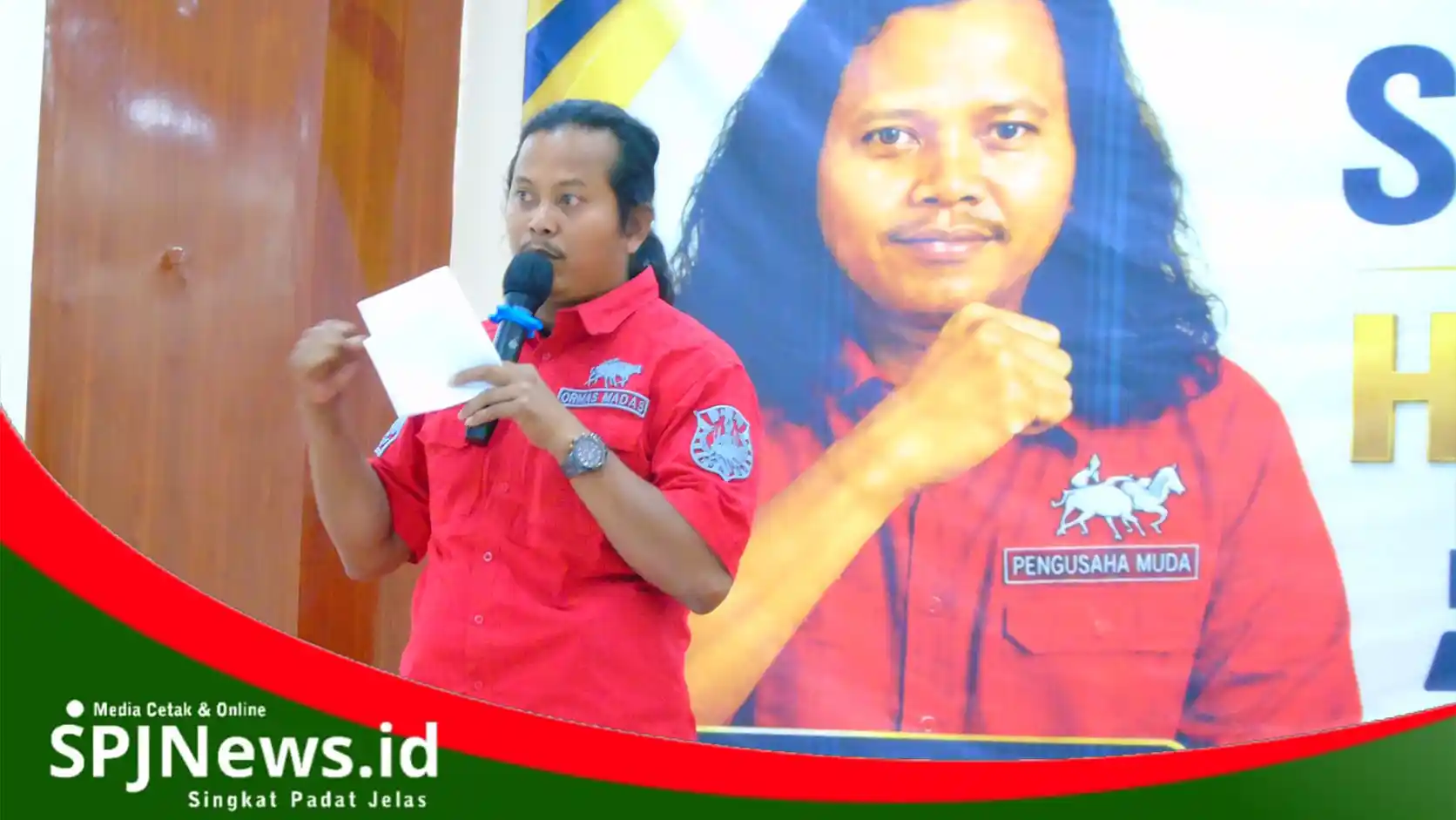Sarasehan pengusaha sukses H. Mat Yasin bersama anggota Ormas  MADAS sedarah dan Jurnalis Gresik. 