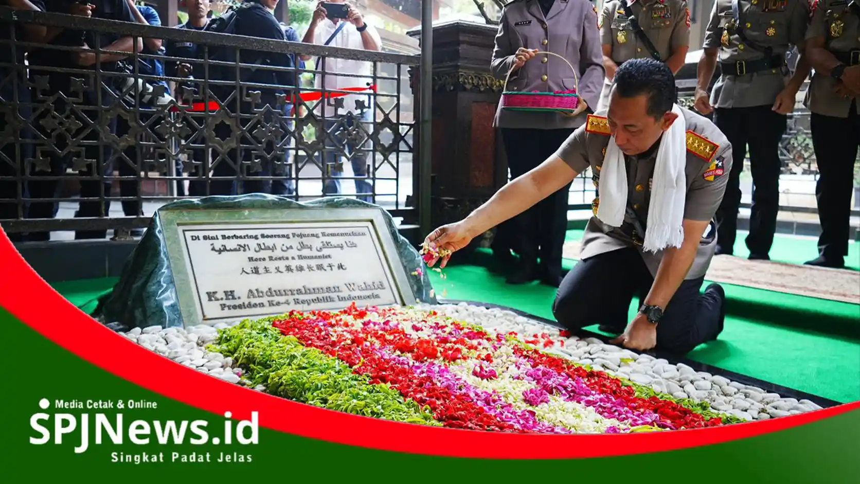 Kapolri Ziarah ke Makam Gus Dur di Jombang Sambut Hari Bhayangkara ke-80