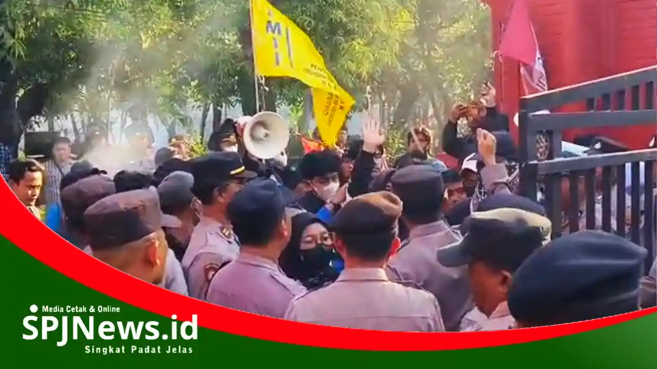 Gelombang Aksi Guncang DPRD Nganjuk, Massa Desak Evaluasi MBG, Dugaan Bansos Tak Tepat Sasaran dan Perbaikan Jalan Rusak