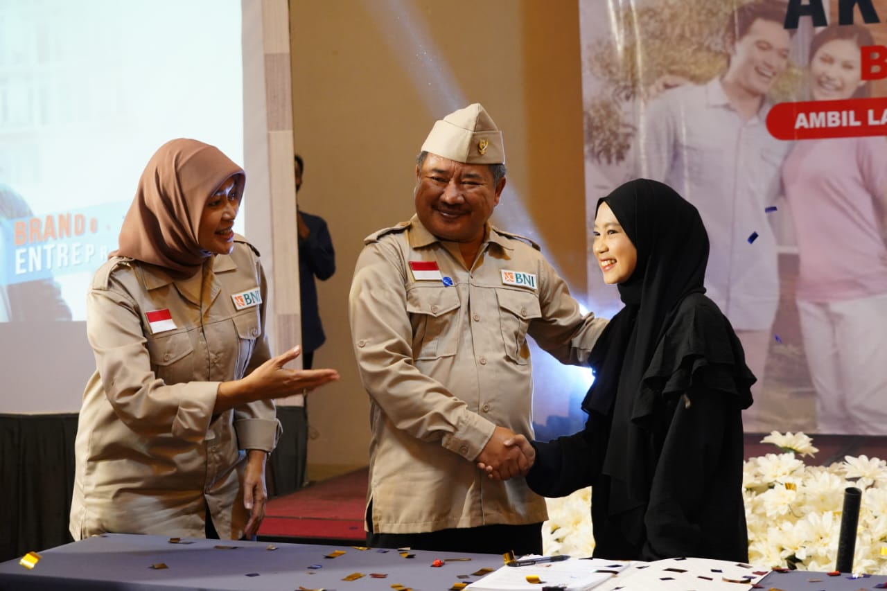 Pelaksanaan acara Akad Massal BNI Griya FLPP, yang dilaksanakan di Ballroom Kassiti Fave Hotel Garut, Jalan Cimanuk, Kecamatan Tarogong Kidul, Kabupaten Garut, Kamis (09/11/2023). (Foto : M. Azi Zulhakim & Deni Seftiana/Diskominfo Kab. Garut).