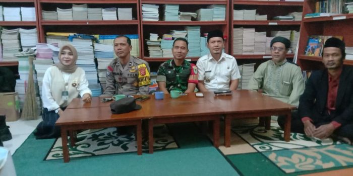 Kepala SDN Ciheulang, Kepala Desa Ciheulang, Babinsa, Kamtibmas Kecamatan Ciparay dan Ketua Komite, Rabu (26/06/2024)