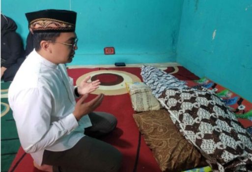 Wakil Bupati Bandung, Syahrul Gunawan saat Takziah ke rumah duka, Jum'at (14/06/2024). Foto : Akuy/liputan4