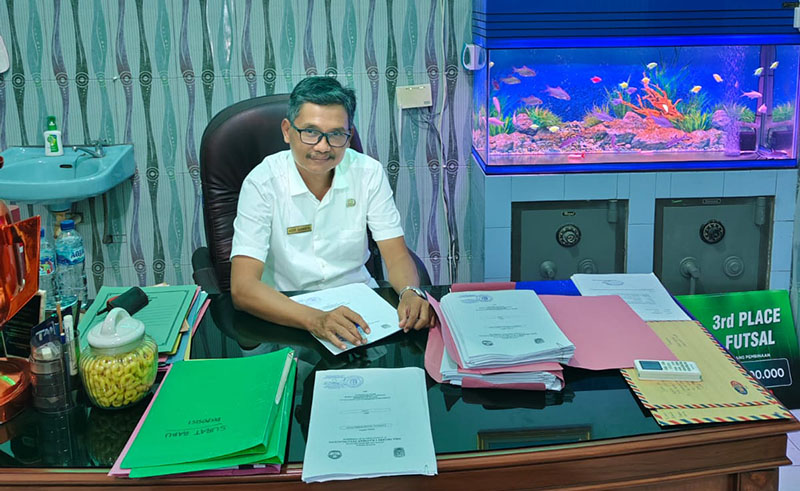 Agus Sugiarto, S.Pd., M.Pd. kepala sekolah SMA negeri 1 Kauman Tulungagung